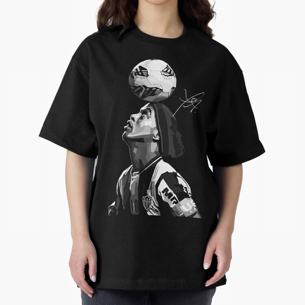 Ronaldinho - black white Oversized T-Shirt Spotlight FIFA World Cup 2026 Spirit, Capturing Spain and Netherlands, Messi, Neymar and Mbappe, Football History, Final Match Energy, Crowd Noise and Once in a Lifetime Moments; Ideal for Fans Who Follow