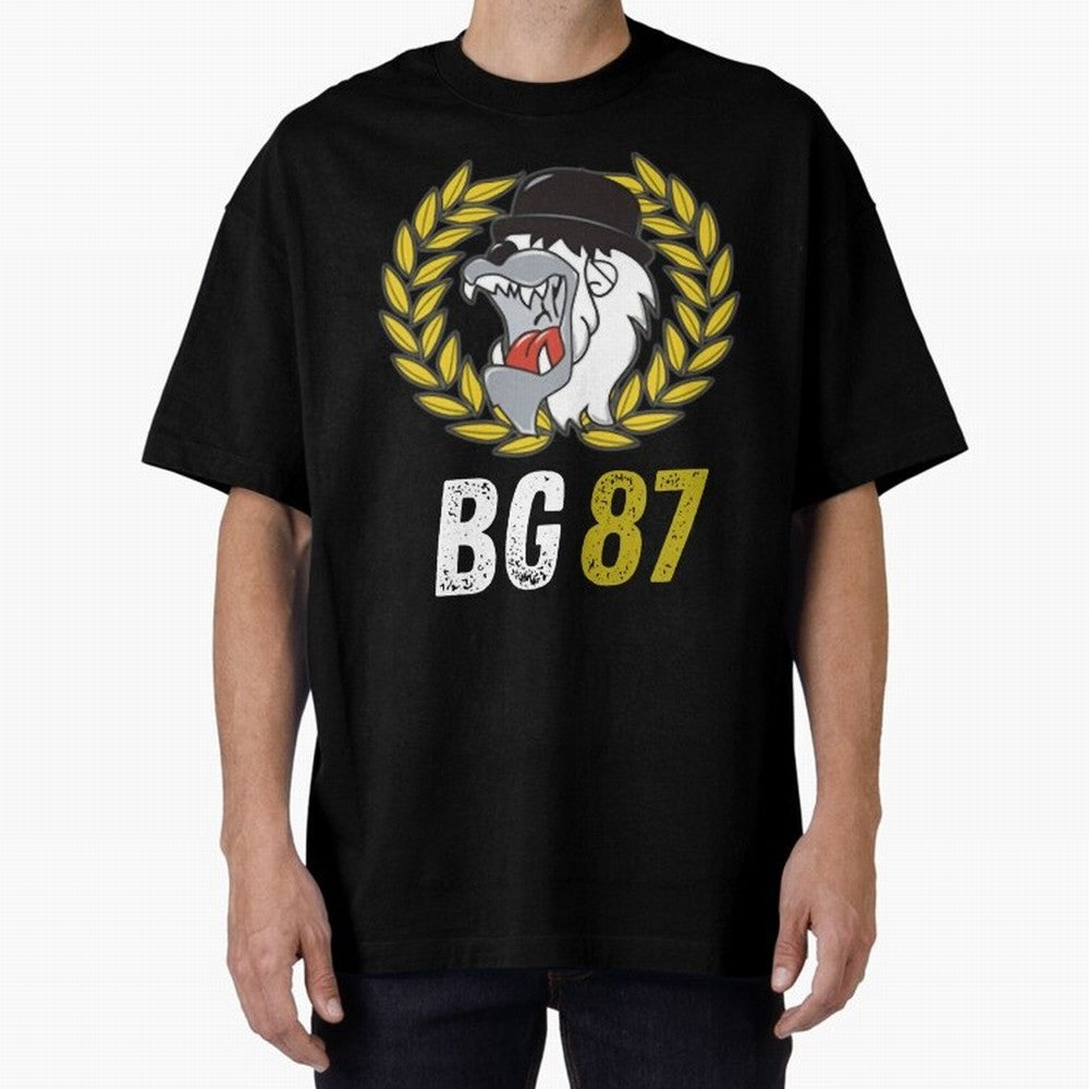 Mala Suerte 87 (Hinchas Del Lyon) Camiseta Esencial Oversized T-Shirt Feel the Heartbeat of FIFA World Cup 2026 USA Canada Mexico Highlighting CR7, England, France and Netherlands Energy, Championship Spirit, Famous Goals, Roaring Crowds and