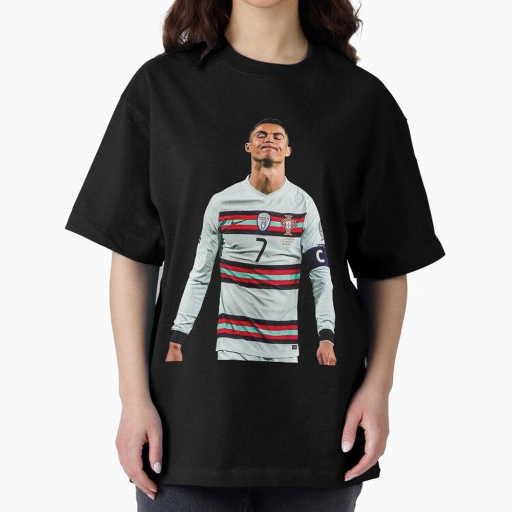 Cristiano Ronaldo Design Oversized T-Shirt Celebrate the Magic of the FIFA World Cup 2026 Journey through CR7 and Messi Highlights, Brazil Pride, Vintage Soccer Flavor, Modern Football Stars, National Flags and Final Night Emotion; Made for Die