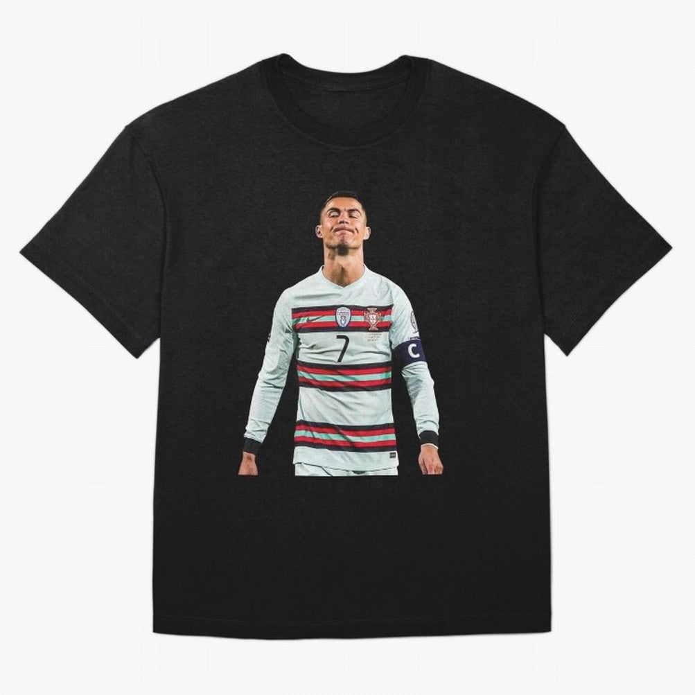 Cristiano Ronaldo Design Oversized T-Shirt Celebrate the Magic of the FIFA World Cup 2026 Journey through CR7 and Messi Highlights, Brazil Pride, Vintage Soccer Flavor, Modern Football Stars, National Flags and Final Night Emotion; Made for Die