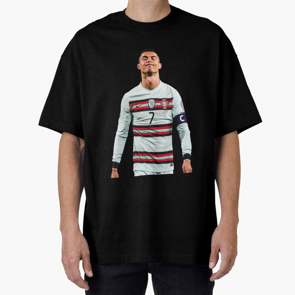 Cristiano Ronaldo Design Oversized T-Shirt Celebrate the Magic of the FIFA World Cup 2026 Journey through CR7 and Messi Highlights, Brazil Pride, Vintage Soccer Flavor, Modern Football Stars, National Flags and Final Night Emotion; Made for Die