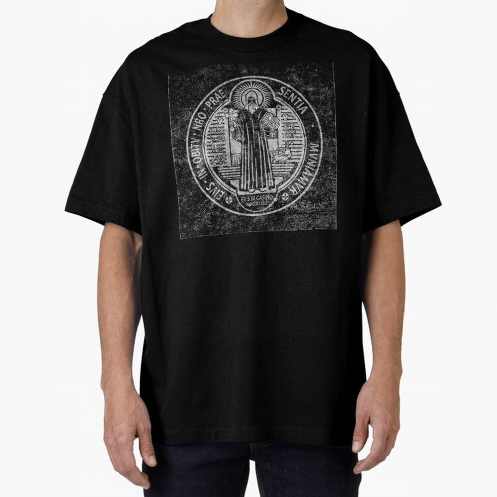 Medalla de San Benito Frontal Relieve Oversized T-Shirt Feel International Energy from FIFA World Cup 2026 USA Canada Mexico Spirit, Centered on Netherlands, Haaland and Mbappe, Championship Spirit, Famous Goals, Roaring Crowds and International