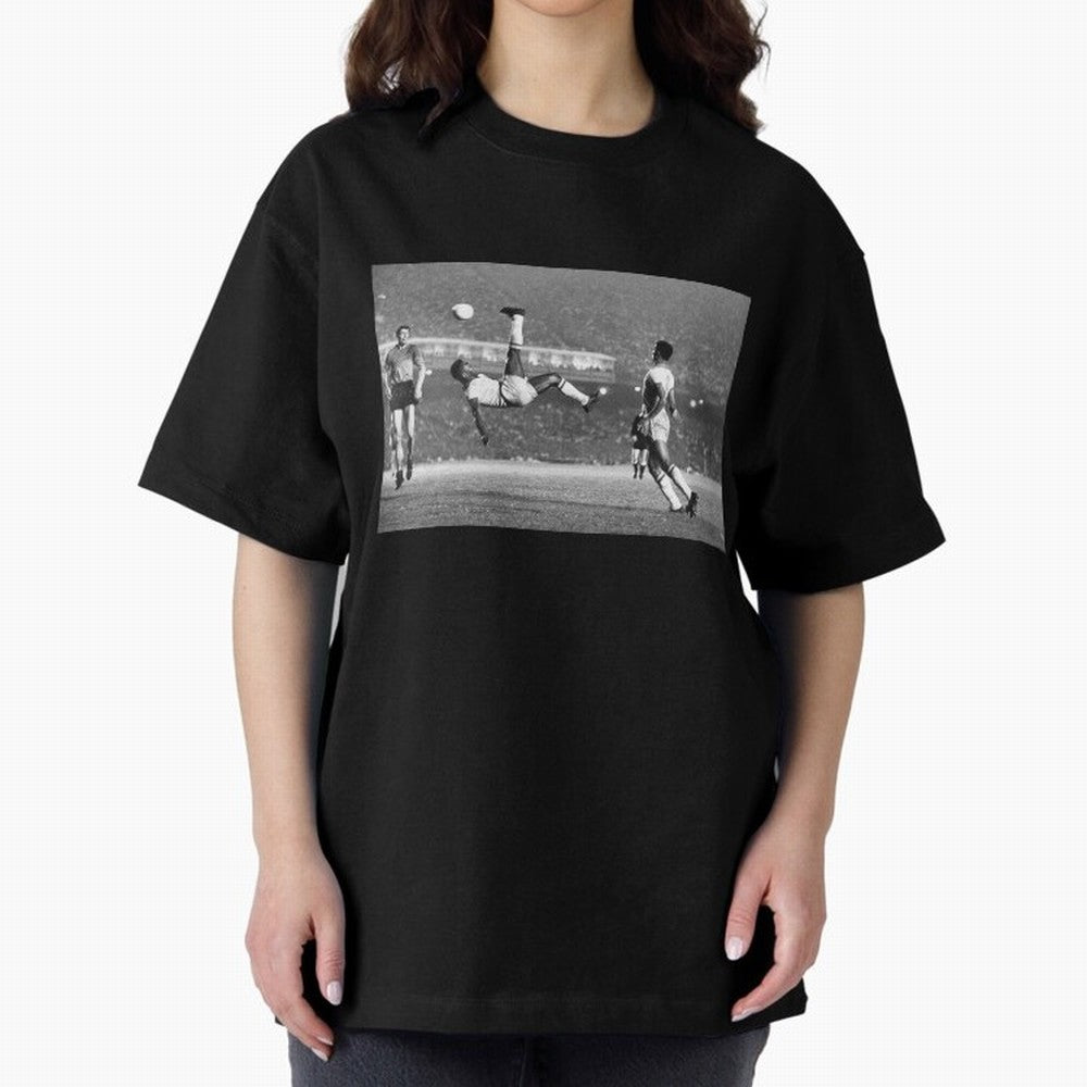 PELE LEGENDARY BICYCLE KICK BLACK AND WHITE5 Oversized T-Shirt Feel the Trophy Chase of Global Football Passion for FIFA World Cup 2026, Filled with Haaland and Mbappe, Spain, Stadium Chants, National Pride, Trophy Dreams and Unforgettable Football